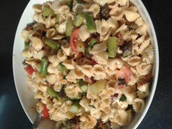 Sommerlicher Nudelsalat mit  Spargel