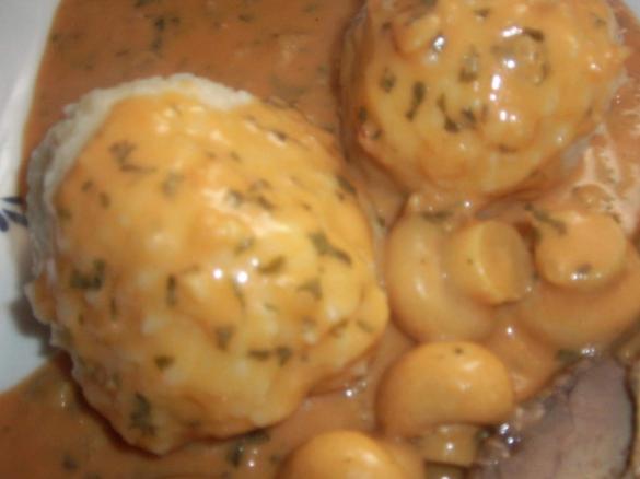 René s Kartoffelknödelen mit Jägersoße..