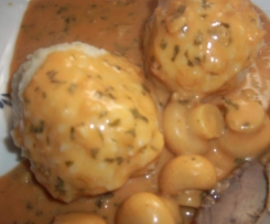 René s Kartoffelknödelen mit Jägersoße..