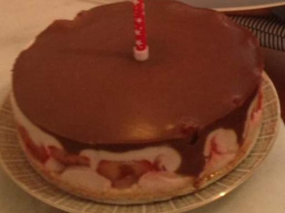 Erdbeertorte frisch, vegan, roh und ohne Zucker