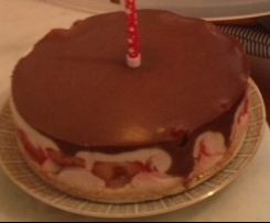 Erdbeertorte frisch, vegan, roh und ohne Zucker