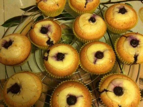 Blaubeer-Muffins mit Vanilleguss