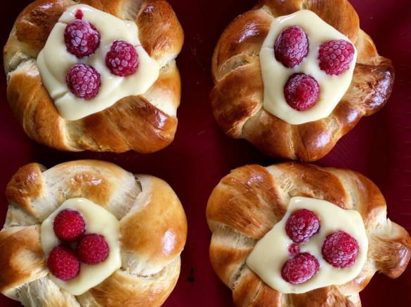 Süße Hefe Pudding Knoten