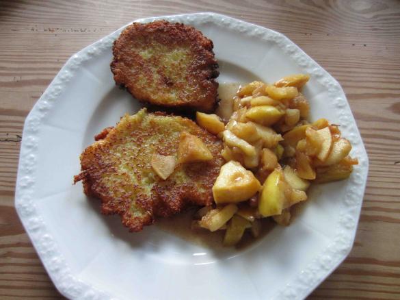 vegane Kartoffelpuffer mit selbstgemachten Apfelmus