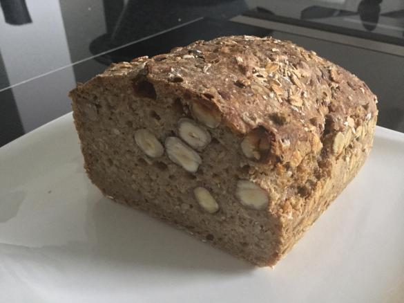 Vollkorn Haselnuss Brot