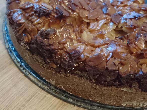 Versunkener Apfelkuchen mit Florentiner-Decke