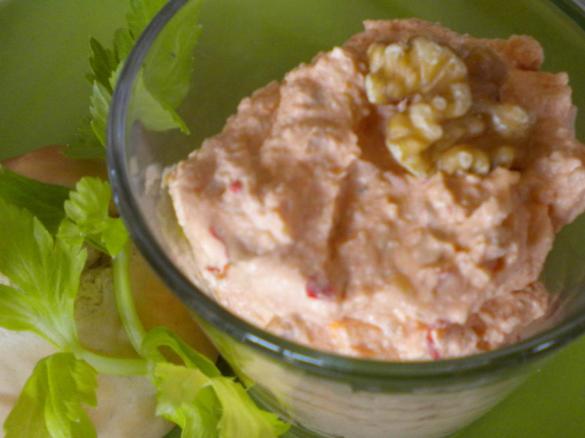 Milios Frischkäse-Feta- Aufstrich mit Wal- und Cashewnüssen