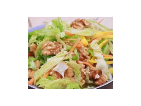 Wirsingsalat mit Walnüssen
