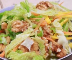 Wirsingsalat mit Walnüssen