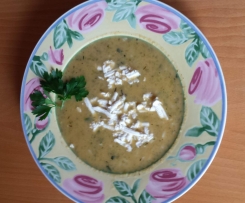 Reissupppe mit Zucchini und Feta (vegetarisch)