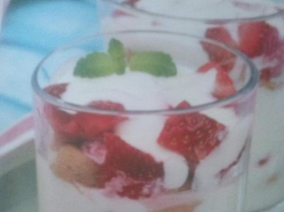 Amarettini- Erdbeer Express Dessert