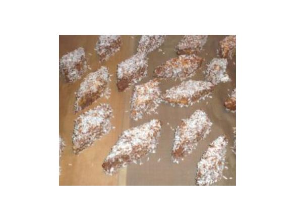 Bisquit-Kokoschnitten