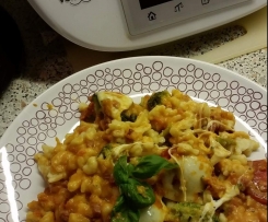 Spätzleauflauf mit Brokkoli, Tomaten und Mozzarella überbacken