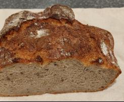 kleines Mischbrot mit fertigem Sauerteig