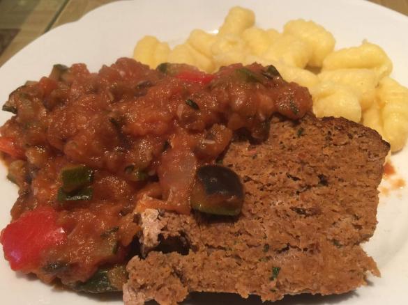 Kräuter-Hackbraten mit Gnocchi und Ratatouille (aus den Finessen 6/2015)