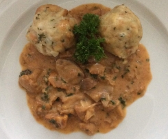 Pfifferlinge mit Semmelknödel