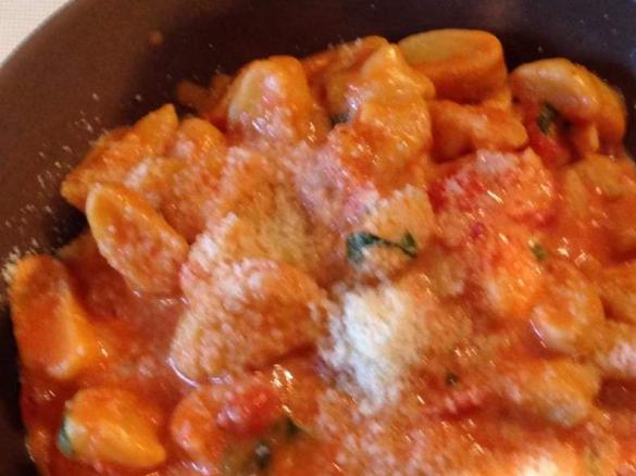 Gnocchi mit pikanter Tomatensauce