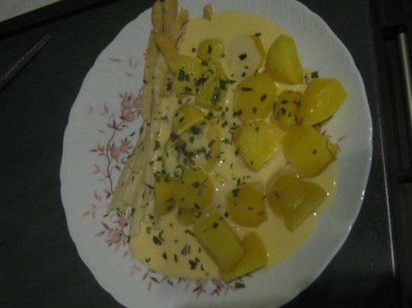 Spargel, Kartoffeln und Käsesoße - schnell, lecker und kcal-reduziert!