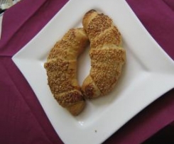 HÖRNCHEN MIT SCHAFSKÄSE-(KIFLICE SA SIROM)