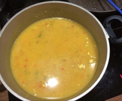 Hühnercurry-Suppe mit Kurkuma