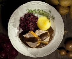 Krustenbraten vom Duroc Schwein in Bierdampf gegart / Schweinebraten 