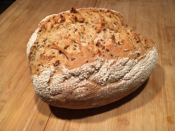Dinkel-Dreikorn-Brot (auf dem Backstein gebacken)