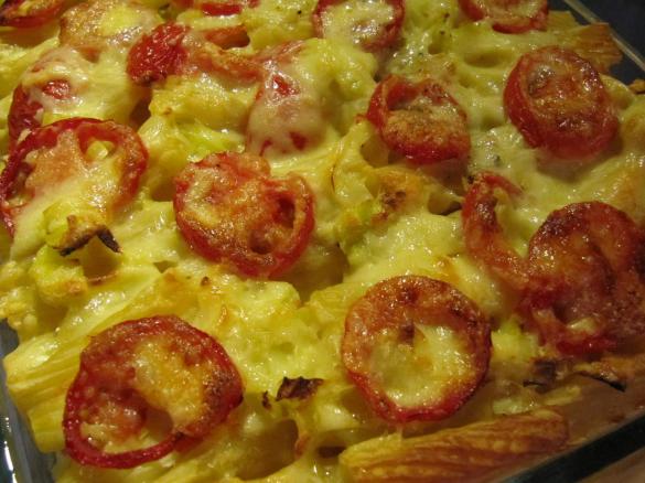 Makkaroni-Auflauf mit Porree und Schinken