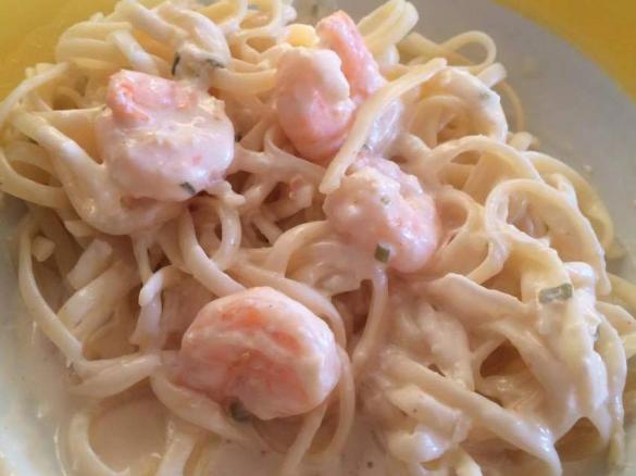 Pasta mit Knoblauch-Sahne-Sauce