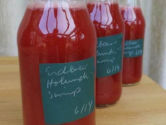 Erdbeer-Holundersirup