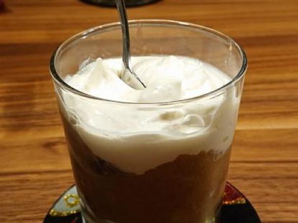 Bratapfel-Dessert mit Knusperkrümel und Mascarponecreme