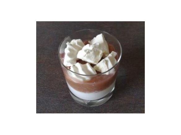 rot-weißes Wölkchen Dessert