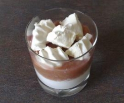 rot-weißes Wölkchen Dessert