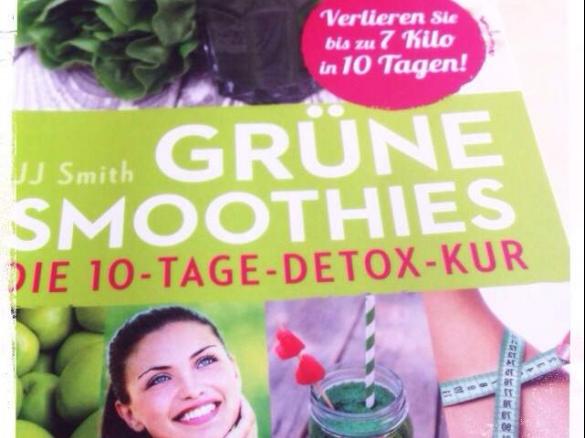 Grüner Beeren-Smoothie (Detox - 1.Tag)