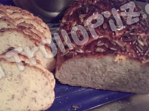 weißes Sonnenblumenbrot