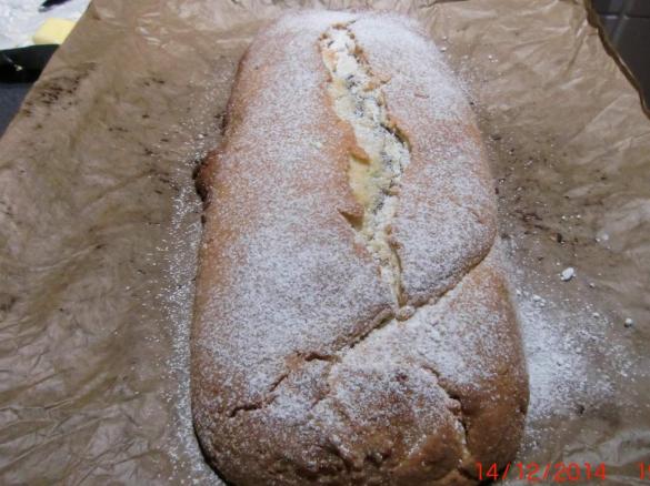 Marzipan-Mohn-Stollen