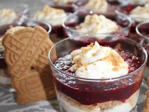 Spekulatius mit Mascarponecreme und Fruchtpüree - Schichtdessert