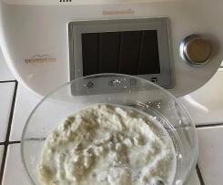 Frühlingszwiebel-Gurken-Quark mit frischer Minze