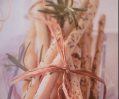 Grissini mit Rosmarin, Mohn und Parmesan