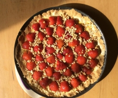 Erdbeertarte mit Orangenschaum und Mandelkrokant