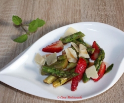 Grüner Spargel-Erdbeersalat