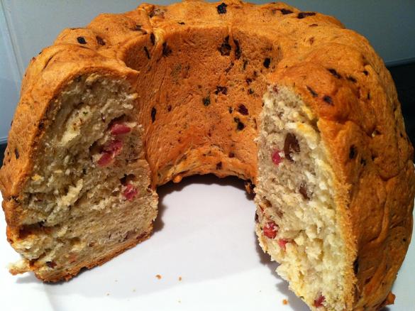 Hefezopf Pikant mit Speck, Zwiebeln & Mais