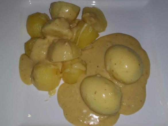 "All in One" Eier in Senfsoße mit Kartoffeln