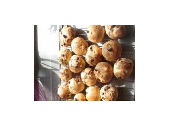 Schokoladen- oder Rosinenbrötchen