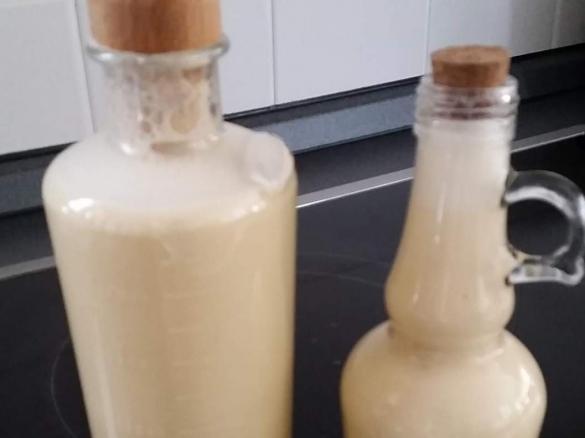 Weißer Schokoladenlikör