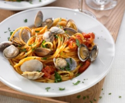 Spaghetti mit Muscheln / Spaghettis with clams (Spaghettis aux palourdes)