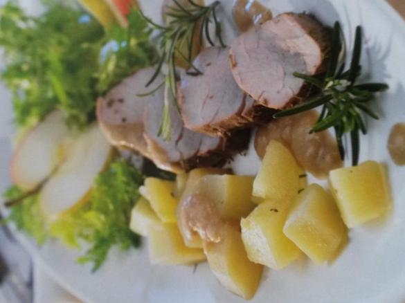 Filets mit Apfel-Zwiebel-Sauce