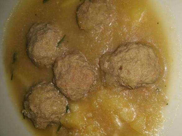 Kohlsuppe mit bällchen 