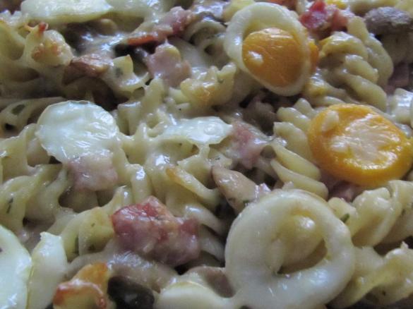 Nudelauflauf mit Pilzen und Ei