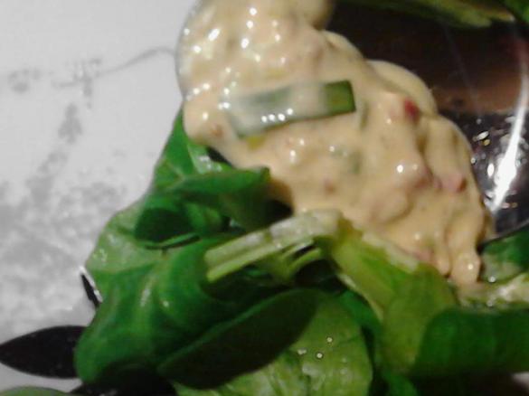 Variation von Feldsalat in Curryrahm