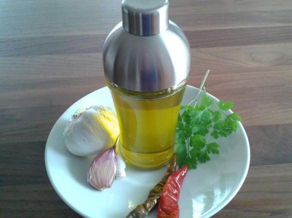 Spaghetti aglio, olio e peperoncino nach der Pestosauce von elhiko